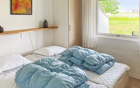 Erica - 6Km from the Sea: Mobilia, Letto, Camera Da Letto, Interior Design, Legna, Lenzuolo, Biancheria, Pavimento, Bedding, Tessile
