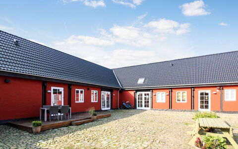 Manfred - 6Km from the Sea: Legna, Mobilia, Appartamento, Camera, Soffitto, Color Legno, Sedia, Latifoglie, Vernice, Legname