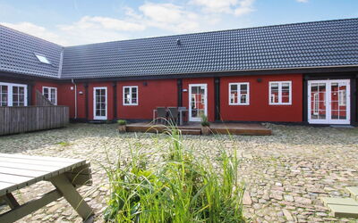 Manfred - 6Km from the Sea
