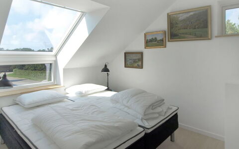 Benna - 120M from the Sea: Letto, Camera Da Letto, Interior Design, Mobilia, Bedding, Legna, Soffitto, Lenzuolo, Pavimento, Pavimentazione