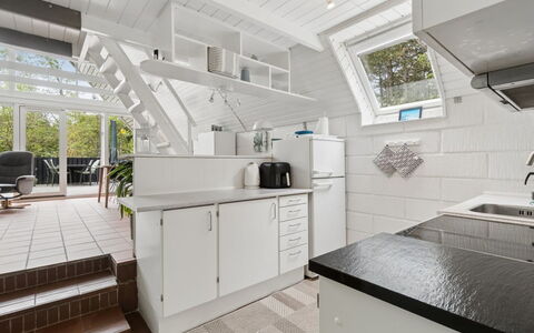 Lillesol - 400M from the Sea: Pavimentazione, Legna, Pavimento, Cucina, Interior Design, Soffitto, Pavimento In Legno, Apparecchio Major, Controsoffitto, Appartamento