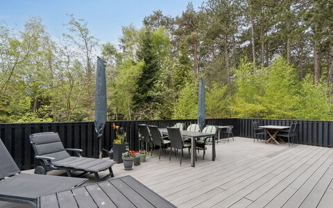 Lillesol - 400M from the Sea: Legna, Pavimento In Legno, Mobili Da Esterno, Deck, Latifoglie, Plank, Shade, Tavolo Esterno, Portico, Sedia