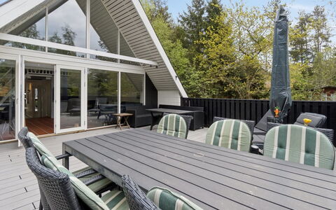 Lillesol - 400M from the Sea: Legna, Casa, Architettura, Portico, Tetto, Raccordo, Deck, Villetta, Shade, Latifoglie