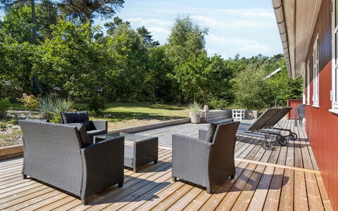 Malou - 350M from the Sea: Legna, Mobili Da Esterno, Mobilia, Portico, Pavimento In Legno, Deck, Latifoglie, Sedia, Giardino, Color Legno