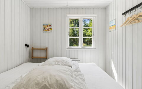 Malou - 350M from the Sea: Legna, Camera Da Letto, Pavimentazione, Pavimento, Interior Design, Letto, Soffitto, Bedding, Casa, Lenzuolo