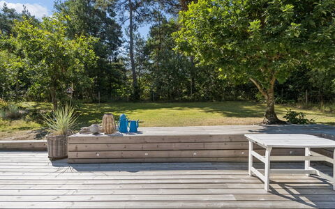 Malou - 350M from the Sea: Legna, Pavimento In Legno, Mobili Da Esterno, Latifoglie, Plank, Mobilia, Deck, Boardwalk, Materiale Composito, Giardino