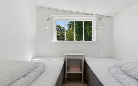 Kerstin - 100M from the Sea: Parete, Soffitto, Interior Design, Pavimento, Pavimentazione, Camera Da Letto, Letto, Camera, Bedding