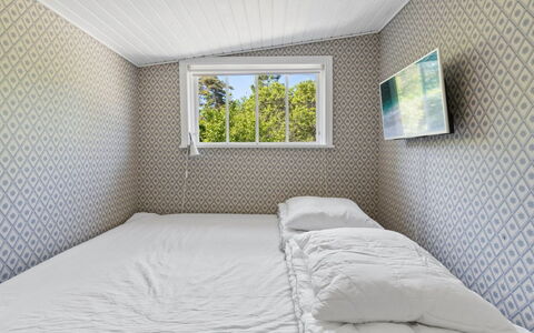 Kerstin - 100M from the Sea: Legna, Interior Design, Soffitto, Pavimento, Pavimentazione, Camera Da Letto, Letto, Camera, Bedding, Lenzuolo
