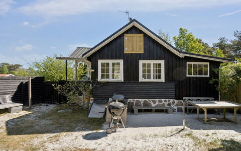 Kerstin - 100M from the Sea: Legna, Casa, Casa, Villetta, Tetto, Architettura, Raccordo, Porta, Portico, Area Rurale