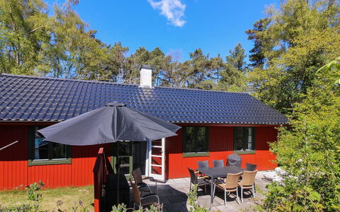Jose - 300M from the Sea: Tetto, Casa, Lotto, Casa, Villetta, Estate, Edifici Giardino, Shade, Log Cabin, Landscaping