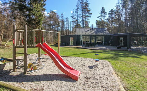 Elza - 800M from the Sea: Tetto, Casa, Lotto, Casa, Villetta, Estate, Edifici Giardino, Shade, Log Cabin, Landscaping