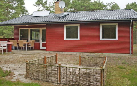 Apelone - 300M from the Sea: Legna, Casa, Villetta, Casa, Tetto, Area Rurale, Raccordo, Log Cabin, Edifici Giardino, Latifoglie