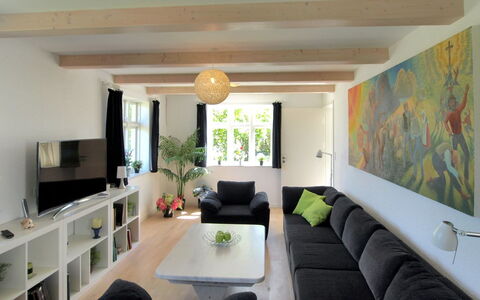 Ødmar - 400M from the Sea: Mobilia, Interior Design, Divano, Pavimentazione, Parete, Pavimento, Soffitto, Legna, Camera, Soggiorno
