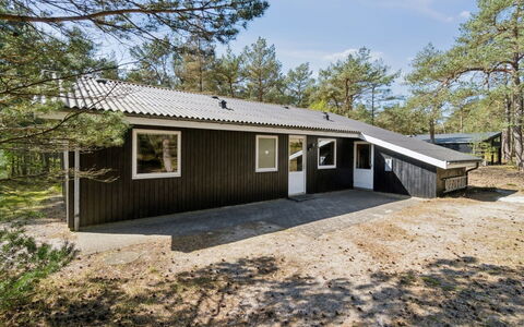 Hildegerd - 500M from the Sea: Appartamento, Shade, Balcone, Sedia, Recinzione, Mobili Da Esterno, Alluminio, Erba Sintetica