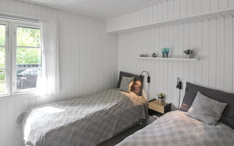 Tume - 200M from the Sea: Camera Da Letto, Legna, Letto, Lenzuolo, Bedding, Pavimentazione, Pavimento, Interior Design, Biancheria, Telaio Del Letto