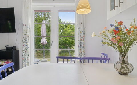 Georg - 300M from the Sea: Mobilia, Interior Design, Pavimentazione, Pavimento, Legna, Tavolo, Sedia, Sala Da Pranzo, Tessile, Cucina & Sala Da Pranzo Tavolo