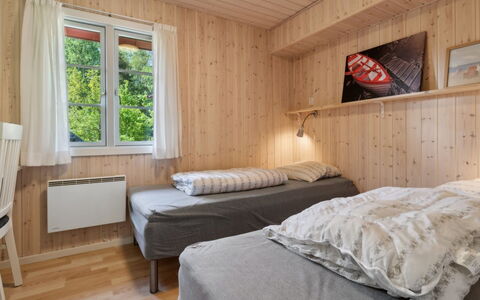 Oisin - 150M from the Sea: Letto, Camera Da Letto, Legna, Mobilia, Interior Design, Lenzuolo, Bedding, Soffitto, Pavimento, Casa