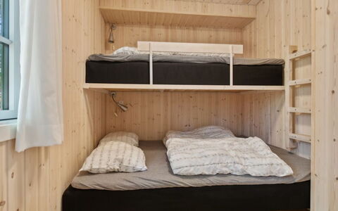 Oisin - 150M from the Sea: Camera Da Letto, Letto, Legna, Letto A Castello, Pavimento, Interior Design, Lenzuolo, Pavimentazione, Bedding, Camera