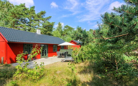 Jale - 50M from the Sea: Legna, Casa, Villetta, Casa, Tetto, Area Rurale, Raccordo, Log Cabin, Edifici Giardino, Latifoglie