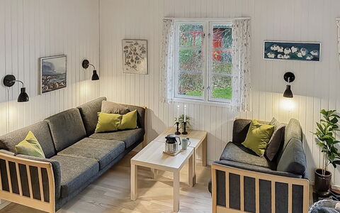 Alde - 300M from the Sea: Legna, Mobilia, Pavimentazione, Pavimento, Interior Design, Casa, Soggiorno, Pavimento In Legno, Camera, Color Legno
