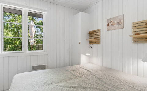 Blakke - 250M from the Sea: Legna, Pavimentazione, Pavimento, Camera Da Letto, Interior Design, Soffitto, Pavimento In Legno, Plank, Letto, Camera