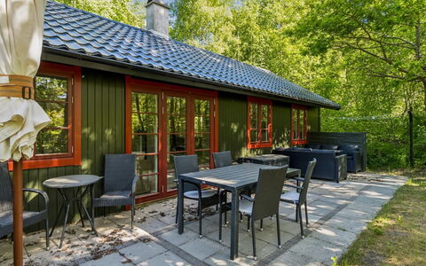 Blakke - 250M from the Sea: Legna, Villetta, Shade, Giardino, Color Legno, Edifici Giardino, Sedia, Backyard, Cortile, Latifoglie
