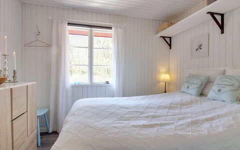 Ronja - 300M from the Sea: Camera Da Letto, Legna, Interior Design, Letto, Pavimentazione, Pavimento, Lenzuolo, Mobilia, Bedding, Biancheria