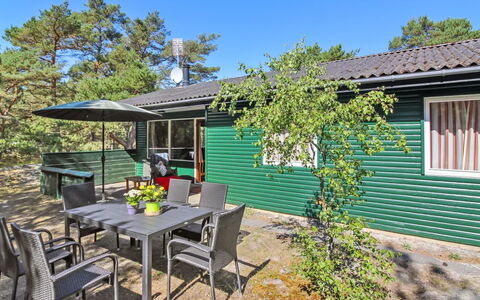 Michel - 300M from the Sea: Legna, Casa, Villetta, Casa, Tetto, Area Rurale, Raccordo, Log Cabin, Edifici Giardino, Latifoglie