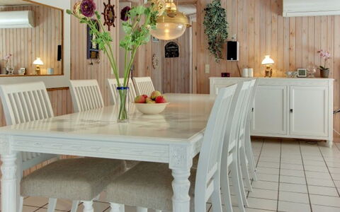 Minka - 300M from the Sea: Legna, Casa, Villetta, Casa, Tetto, Area Rurale, Raccordo, Log Cabin, Edifici Giardino, Latifoglie