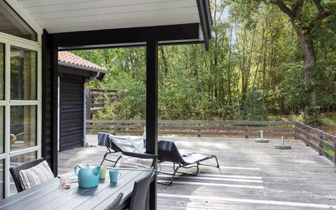 Fastulf - 300M from the Sea: Erba, Legna, Area Rurale, Arbusto, Villetta, Tetto, Plain, Lotto, Casa, Groundcover
