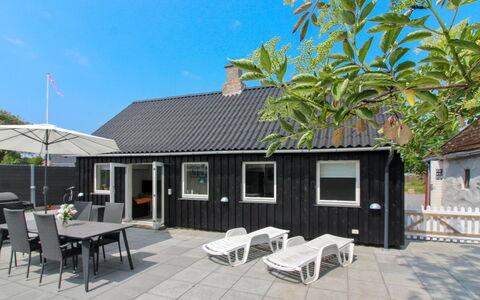 Brawith - 250M from the Sea: Costruzione, Casa, Finestra, Casa, Tetto, Zona Residenziale, Arbusto, Villetta, Lotto