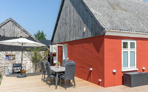 Elize - 250M from the Sea: Zona Residenziale, Tetto, Sobborgo, Driveway, Estate, Camino