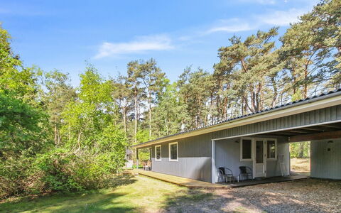 Mikkelina - 700M from the Sea: Costruzione, Casa, Finestra, Casa, Tetto, Zona Residenziale, Arbusto, Villetta, Lotto