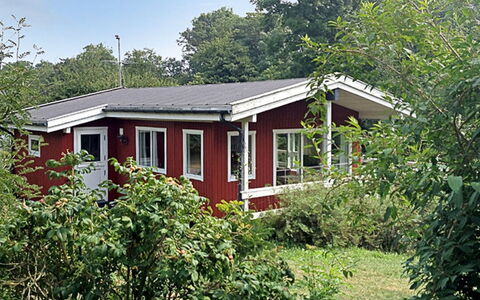 Hannele - 200M from the Sea: Tetto, Casa, Lotto, Casa, Villetta, Estate, Edifici Giardino, Shade, Log Cabin, Landscaping