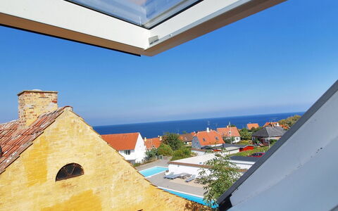 Sylviane - 500M from the Sea: Arbusto, Urban Design, Groundcover, Brick, Appartamento, Estate, Muratura, Balcone, Landscaping