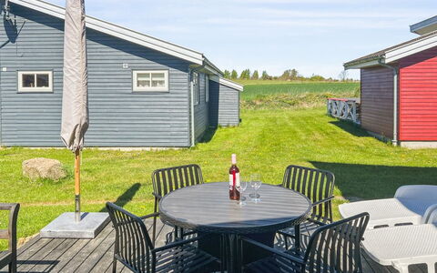 Carlie - 2.8Km from the Sea: Legna, Casa, Villetta, Casa, Tetto, Area Rurale, Raccordo, Log Cabin, Edifici Giardino, Latifoglie