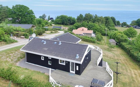 Tjelle - 300M from the Sea: Tetto, Casa, Porta, Villetta, Shade, Raccordo, Cortile, Estate, Backyard