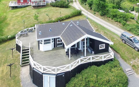 Tjelle - 300M from the Sea: Tetto, Casa, Porta, Villetta, Shade, Raccordo, Cortile, Estate, Backyard