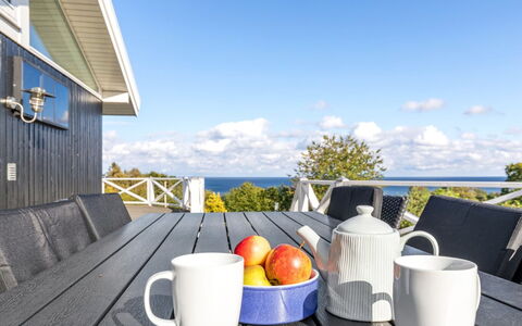 Tjelle - 300M from the Sea: Tetto, Casa, Porta, Villetta, Shade, Raccordo, Cortile, Estate, Backyard