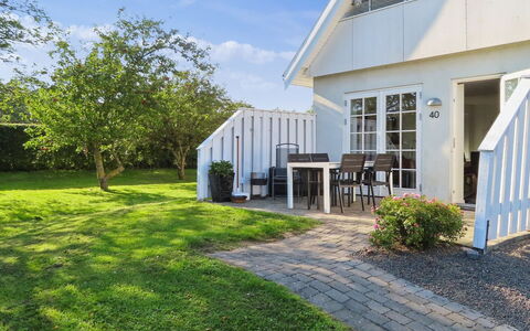 Ayk - 400M from the Sea: Tetto, Casa, Lotto, Casa, Villetta, Estate, Edifici Giardino, Shade, Log Cabin, Landscaping