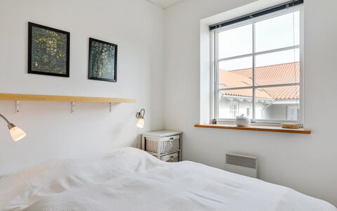 Hunter - 400M from the Sea: Legna, Casa, Villetta, Casa, Tetto, Area Rurale, Raccordo, Log Cabin, Edifici Giardino, Latifoglie