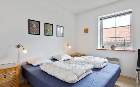 Hunter - 400M from the Sea: Legna, Casa, Villetta, Casa, Tetto, Area Rurale, Raccordo, Log Cabin, Edifici Giardino, Latifoglie