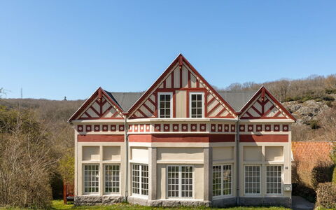 Anina - 400M from the Sea: Legna, Casa, Villetta, Casa, Tetto, Area Rurale, Raccordo, Log Cabin, Edifici Giardino, Latifoglie