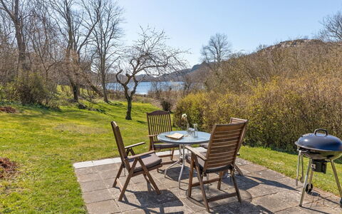 Anina - 400M from the Sea: Legna, Casa, Villetta, Casa, Tetto, Area Rurale, Raccordo, Log Cabin, Edifici Giardino, Latifoglie