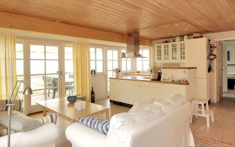 Iikka - 300M from the Sea: Legna, Casa, Villetta, Casa, Tetto, Area Rurale, Raccordo, Log Cabin, Edifici Giardino, Latifoglie