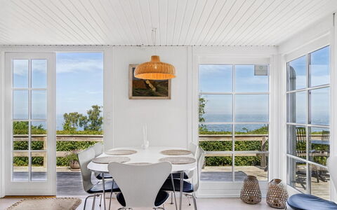 Fabine - 50M from the Sea: Mobilia, Interior Design, Pavimentazione, Pavimento, Sedia, Tavolo, Legna, Soffitto, Cucina & Sala Da Pranzo Tavolo, Sala Da Pranzo