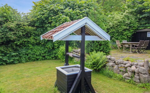 Fabine - 50M from the Sea: Giardino, Struttura Esterna, Backyard