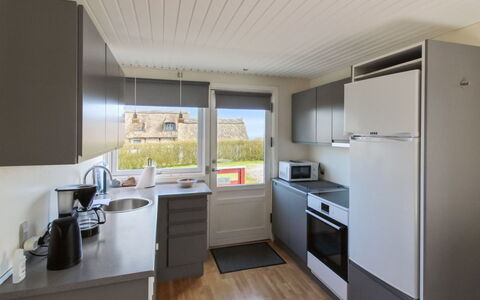 Ebertina - 500M from the Sea: Cucina, Apparecchio Major, Cabinetry, Controsoffitto, Elettrodomestico Da Cucina, Cucina Stufa, Soffitto, Lavello, Stufa, Lavandino Della Cucina
