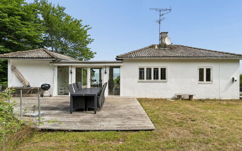 Ensio - 150M from the Sea: Costruzione, Finestra, Casa, Tetto, Casa, Porta, Zona Residenziale, Villetta, Lotto, Estate