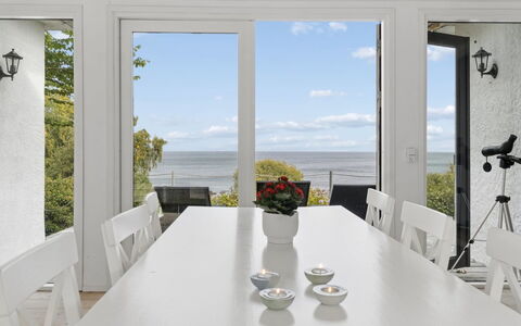 Ensio - 150M from the Sea: Mobilia, Interior Design, Tavolo, Legna, Pavimentazione, Pavimento, Sedia, Cucina & Sala Da Pranzo Tavolo, Soffitto, Sala Da Pranzo